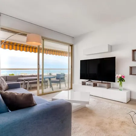 A Dream Getaway By The Sea *